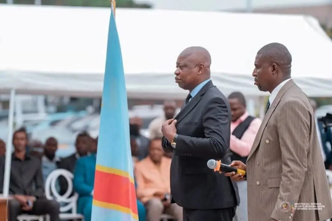 RDC : Didier Mulolo Kanyimbu prête serment et prend officiellement les commandes de l’Inspection générale de la Territoriale RDC : Didier Mulolo Kanyimbu prête serment et prend officiellement les commandes de l’Inspection générale de la Territoriale