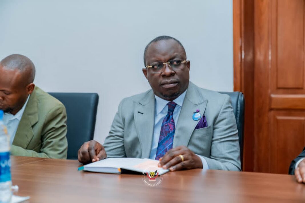 Ituri : Danny Munsense participe aux travaux d’assainissement du secteur minier initiés par le Gouverneur militaire Gaby Kasongo Mulumba Ituri : Danny Munsense participe aux travaux d’assainissement du secteur minier initiés par le Gouverneur militaire Gaby Kasongo Mulumba