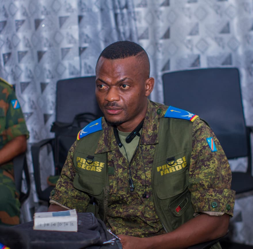 Lieutenant Pande Mwamba Pandrous : un officier de communication au service des FARDC et de la Nation Lieutenant Pande Mwamba Pandrous : un officier de communication au service des FARDC et de la Nation